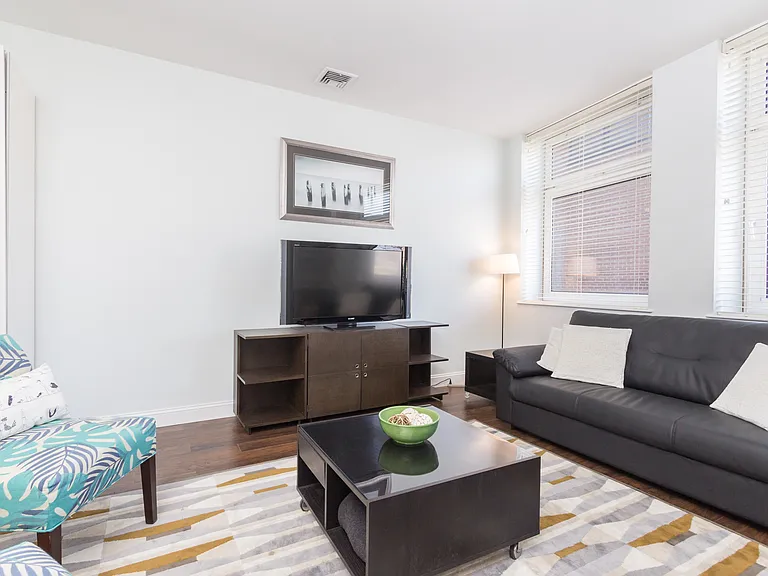 300 Commercial St #402 — Photo 4