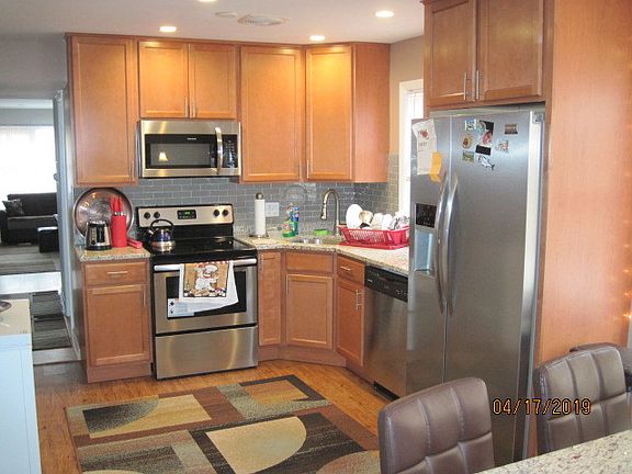 5th image of 3016 W Gunnison St