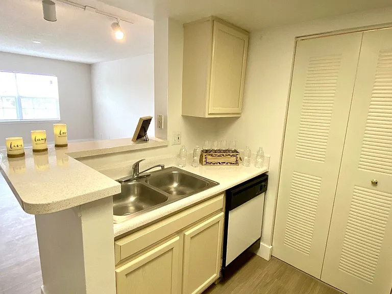 Legacy Lakeview — Photo 10