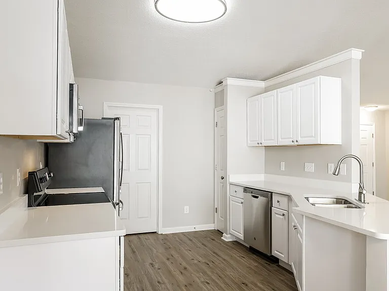 203 Zircon Ln — Photo 8