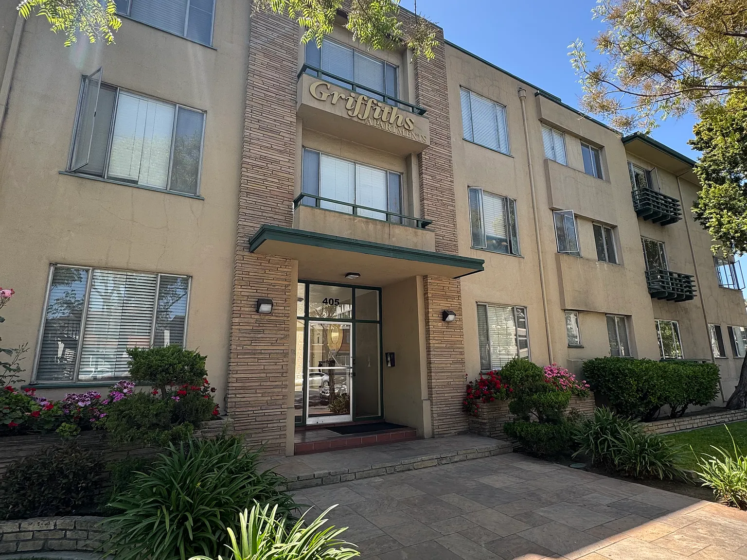Griffith Apartments — Photo 4