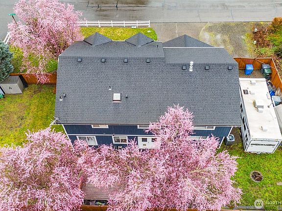 5th image of 11808 209th Avenue Ct E