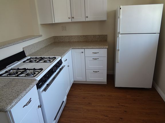 3rd image of 3745 Jewell St