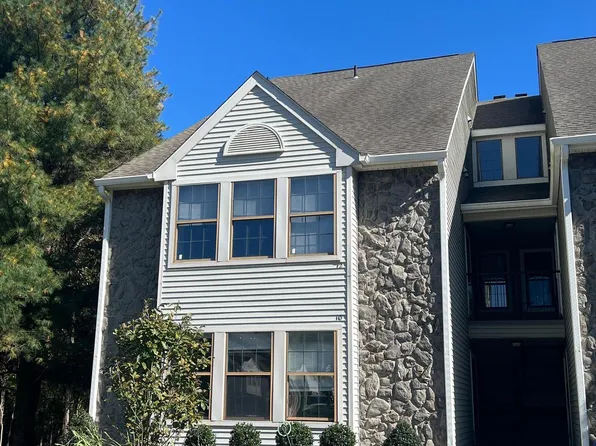 12 Bridgewater Dr, Marlton, NJ 08053