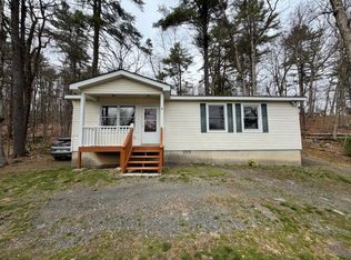 2147 Milford Rd, Bushkill, PA 18324