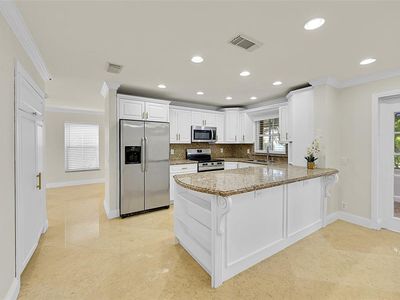 7379 Santa Monica Dr, Pompano Beach, FL, 33063