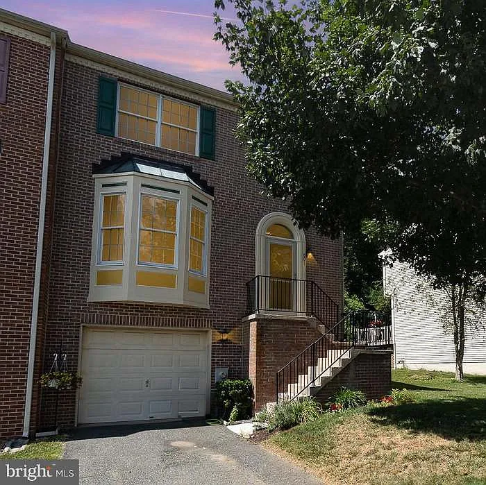 3 bed, 2.5 bath, 1638 sqft, $2,500 — Photo 2