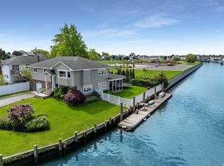 30 Jefferson Pl, Massapequa, NY 11758