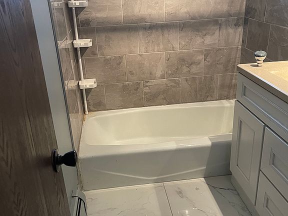 4th image of 15740 Lake Dr #3W