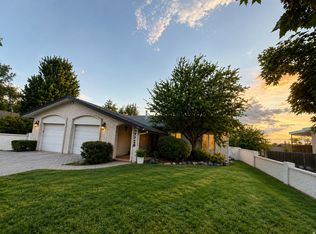 7116 S Ponderosa Dr, Cottonwood Heights, UT 84121