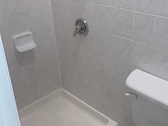 4th image of 822 E 169th St APT 1