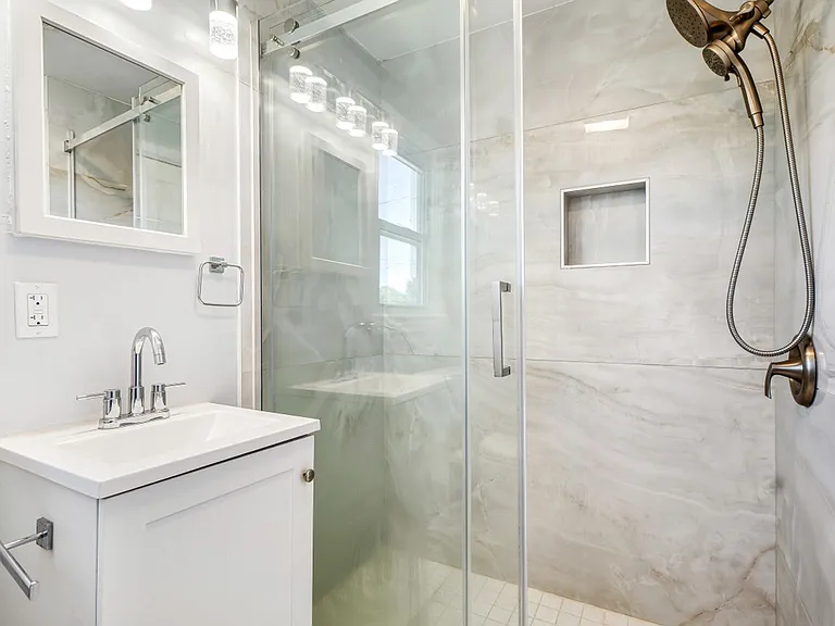 5204 Lackawanna St — Photo 16