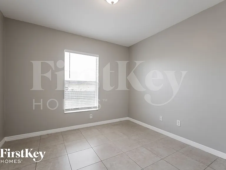 129 Wanatah Ave S — Photo 13