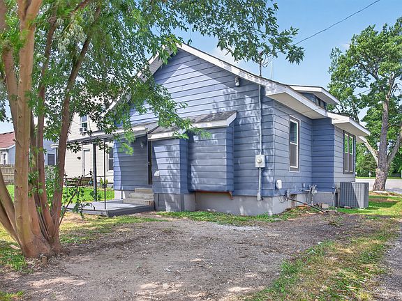 5th image of 106 S Pine St