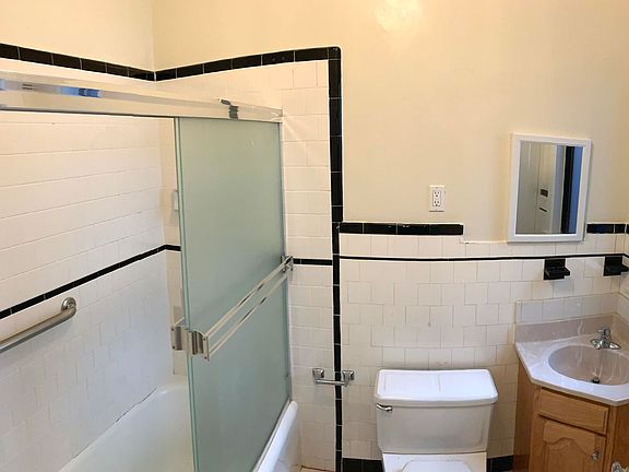 3rd image of 826-828 48th Ave #826A