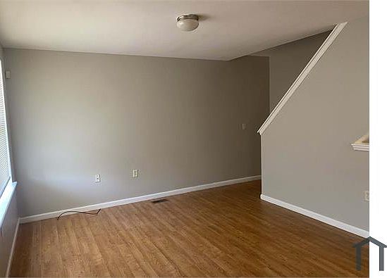 4th image of 3055 Thomas St