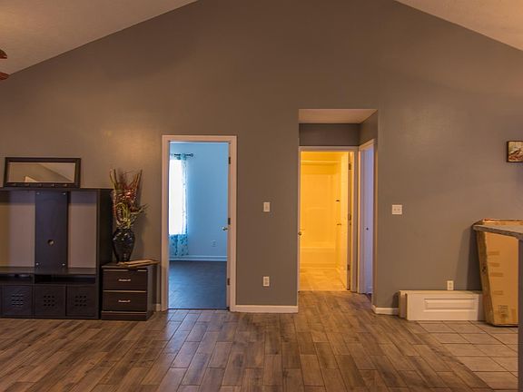 4th image of 208 Clover Valley Dr