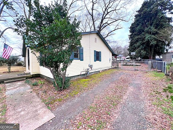 3rd image of 97 S Pine St