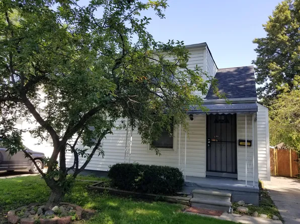 20501 Elkhart St, Harper Woods, MI 48225