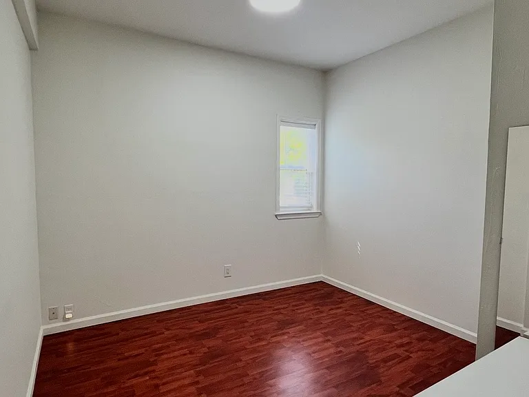 351 3rd Ave #B — Photo 4