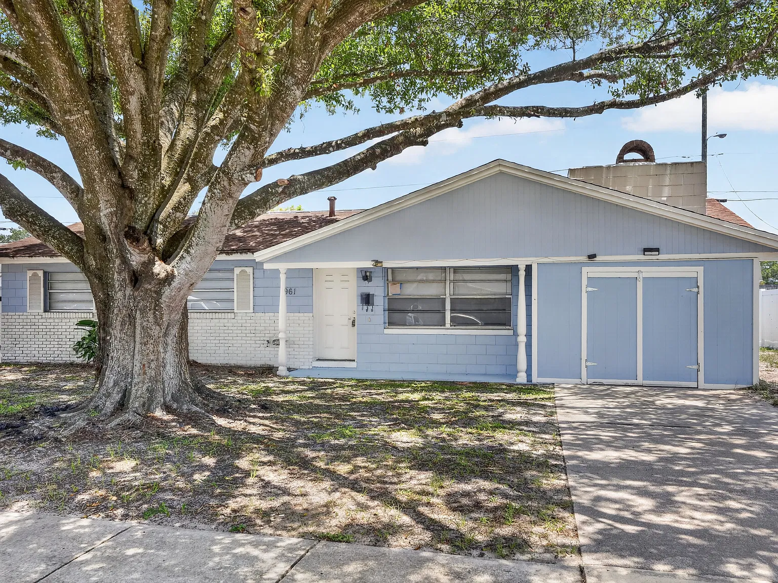 4 bed, 1380 sqft, $2,385 — Photo 2