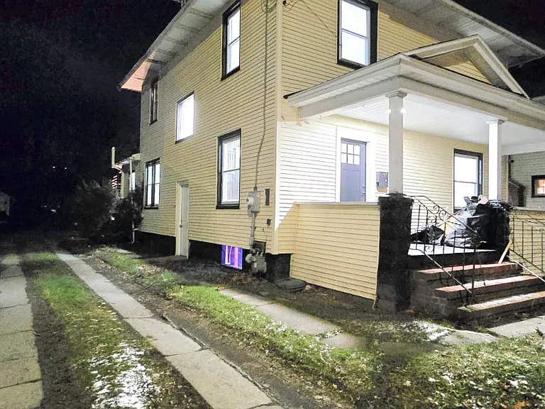 1704 E Main St — Photo 11