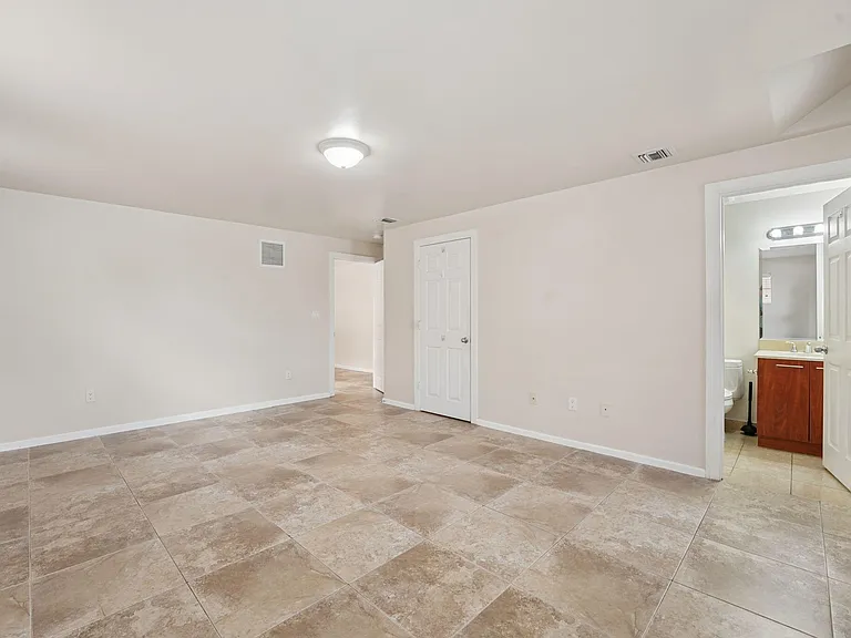 819 SW 7th Ave — Photo 19