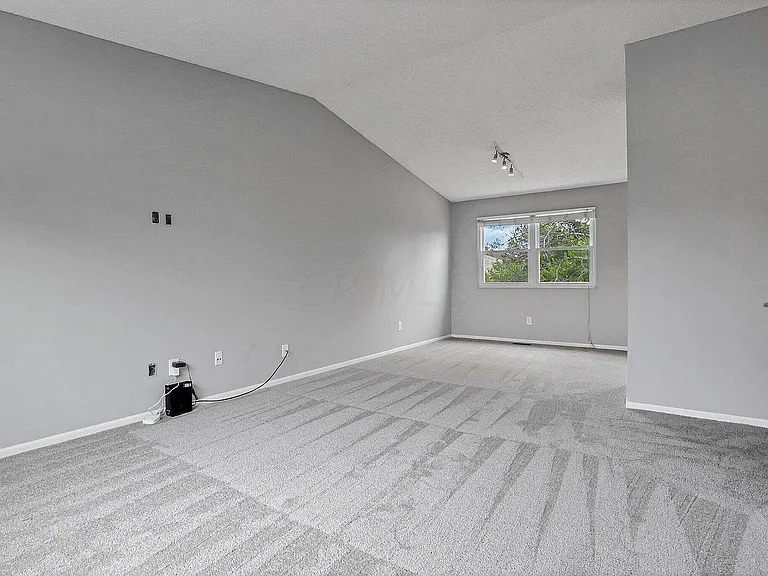 3124 Castlebrook Ave — Photo 2