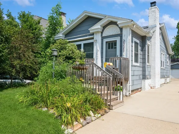 2323 D Ave NE, Cedar Rapids, IA 52402