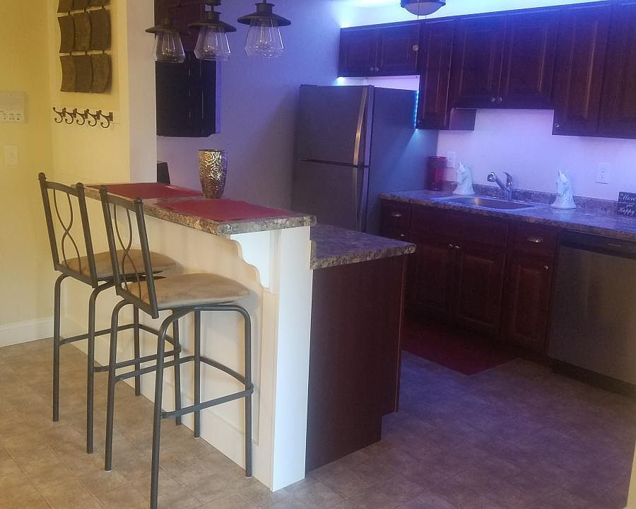 Kitchen Breakfast Bar