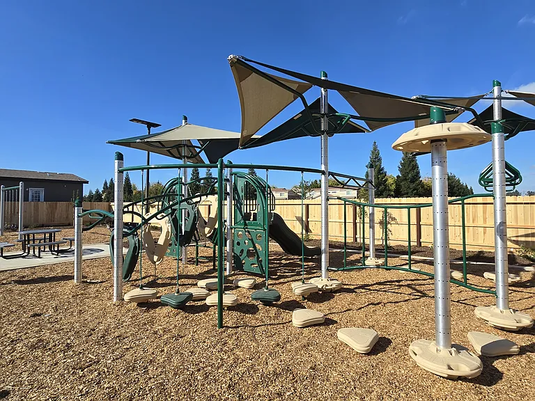 Blythe Village — Photo 20