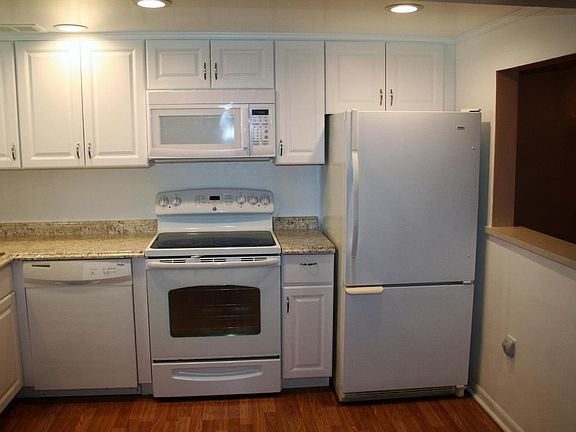 5th image of 2529 Country Club Dr #B127