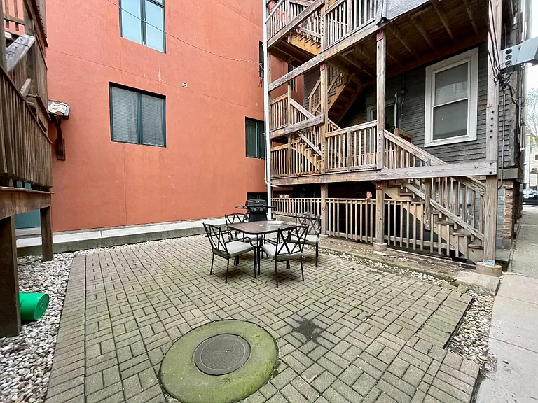 2552 N Southport Ave #1R — Photo 16