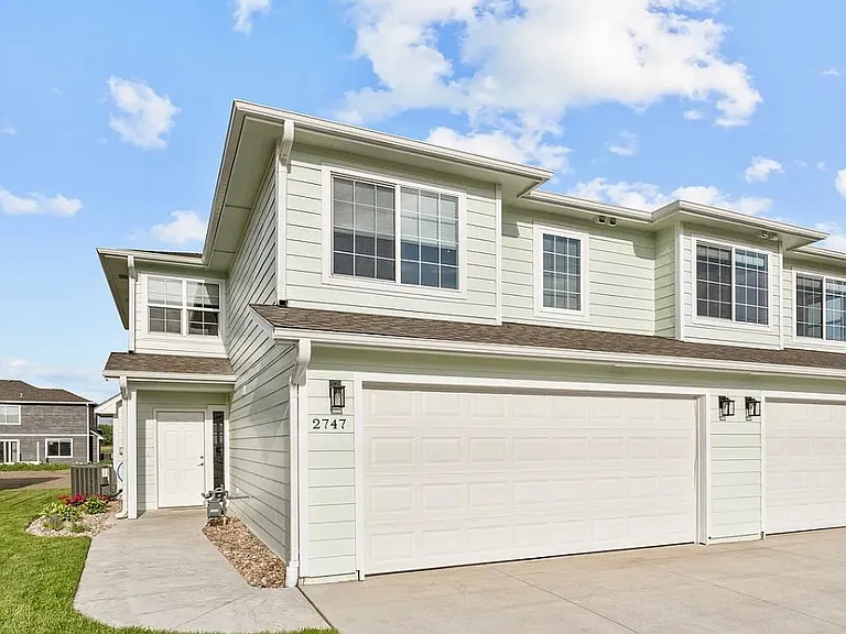 2724 Amelia Ln — Photo 1