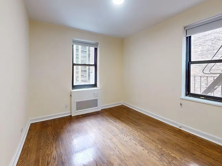 246 E 46th St #4B — Photo 7
