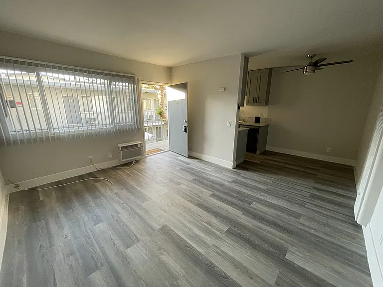11104 Aqua Vista St — Photo 24
