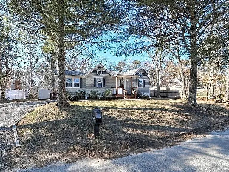 134 Lake Dr — Photo 14
