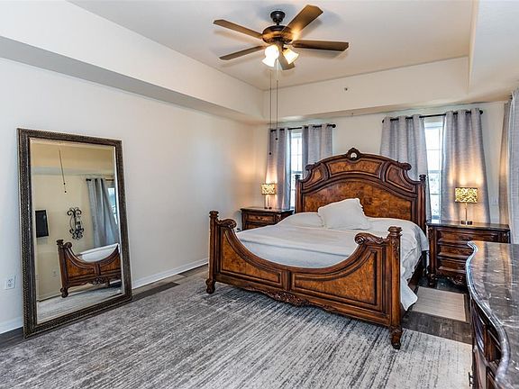 4th image of 5115 Melbourne St Unit 3303