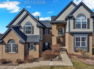 3196 Waldon Ridge Dr, Orion, MI 48359