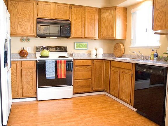 Kitchen (has dining area)