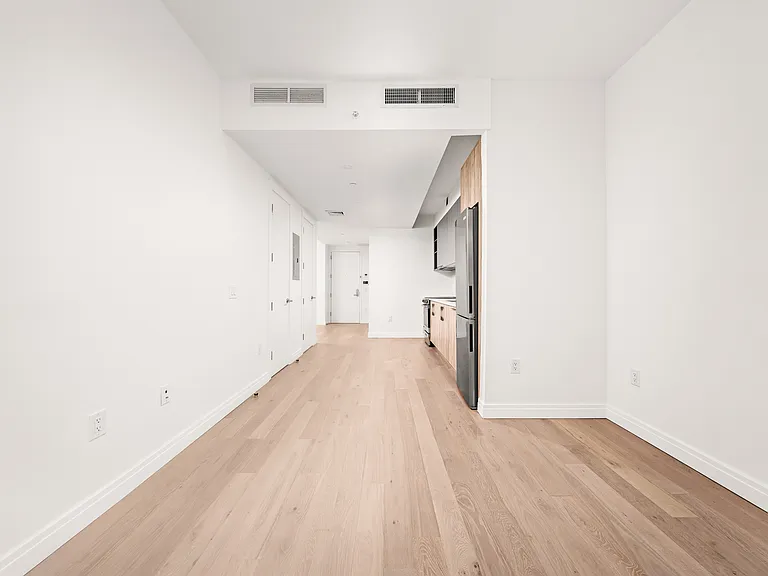 255 Lorimer St #512 — Photo 4
