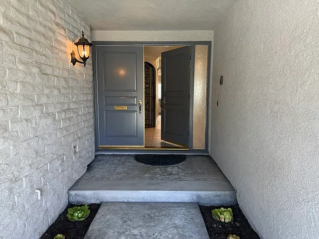 4 bed, 2336 sqft, $6,900 — Photo 4
