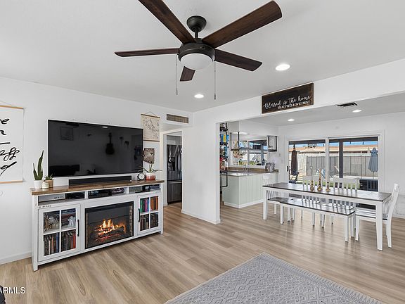 3rd image of 3318 W PERSHING Avenue