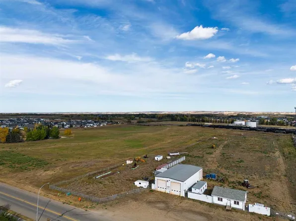 5509 Broadway Ave, Blackfalds, AB T4M 0L1
