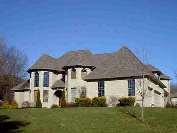 3rd image of 185 Westwood Dr