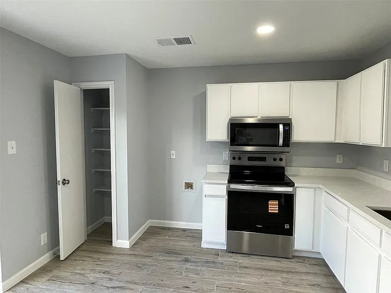 2911 Donnell Dr — Photo 5