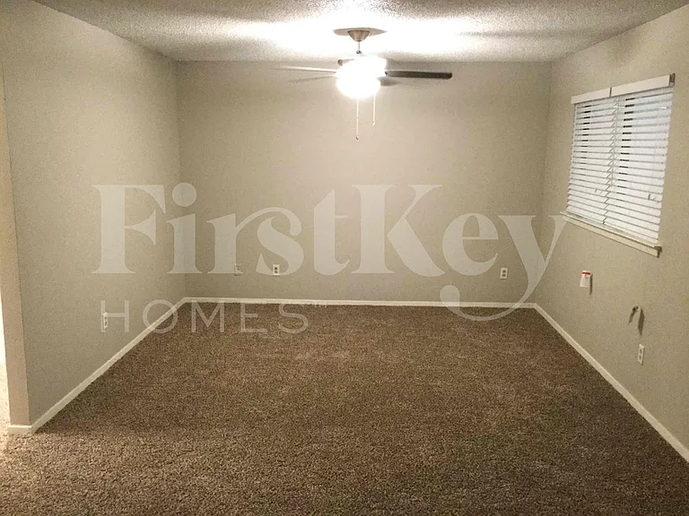 1309 Monterrey Dr — Photo 14