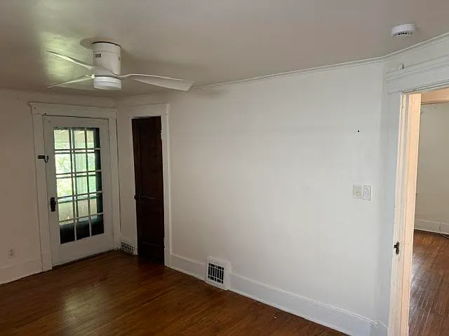 105 Florence Ave — Photo 17
