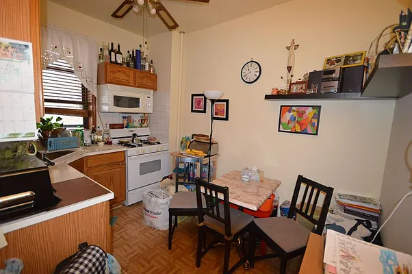 Rented by Universal Realty Group | media 4