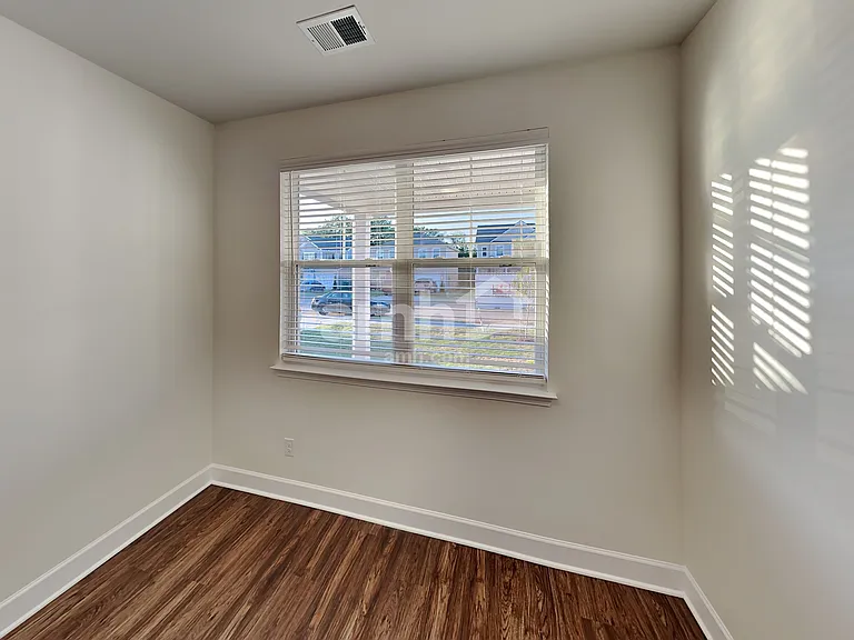5828 Zurich Rd — Photo 17